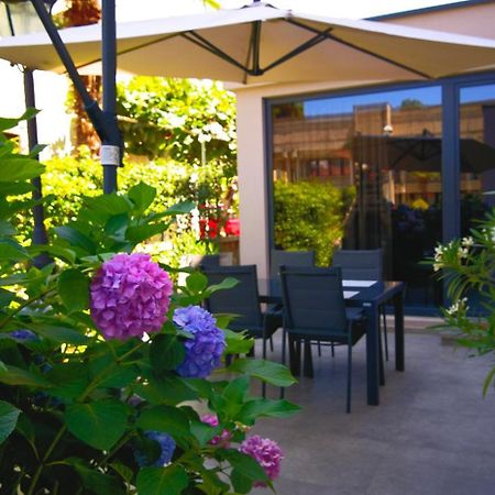 Stay In The Very Heart Of Porec - 50M To The Beach 外观 照片
