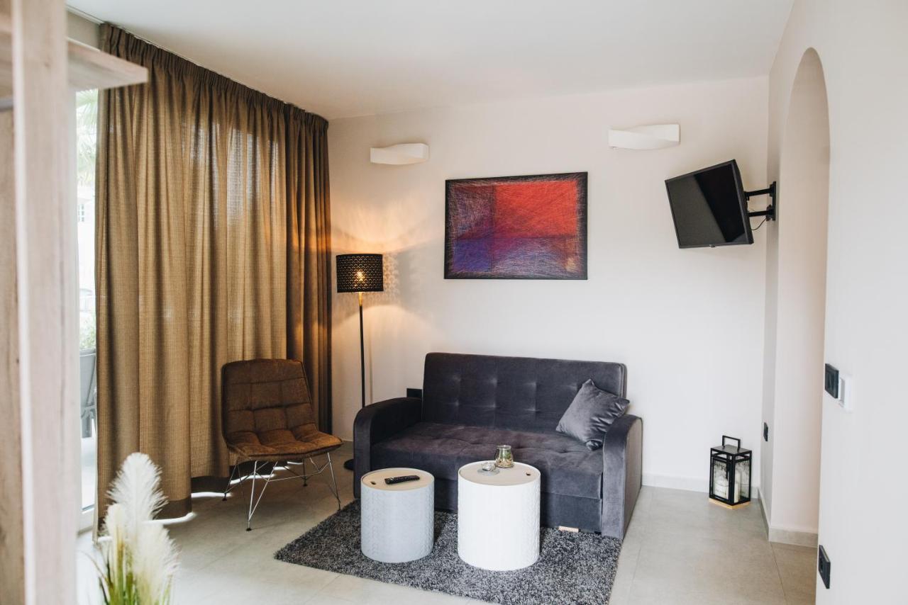 Stay In The Very Heart Of Porec - 50M To The Beach 外观 照片