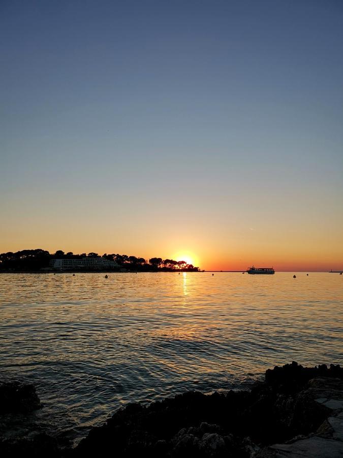 Stay In The Very Heart Of Porec - 50M To The Beach 外观 照片