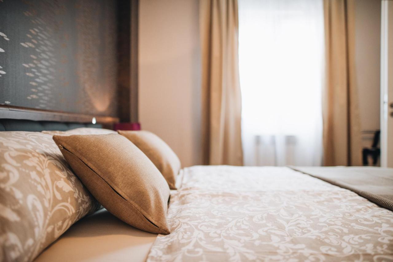 Stay In The Very Heart Of Porec - 50M To The Beach 外观 照片