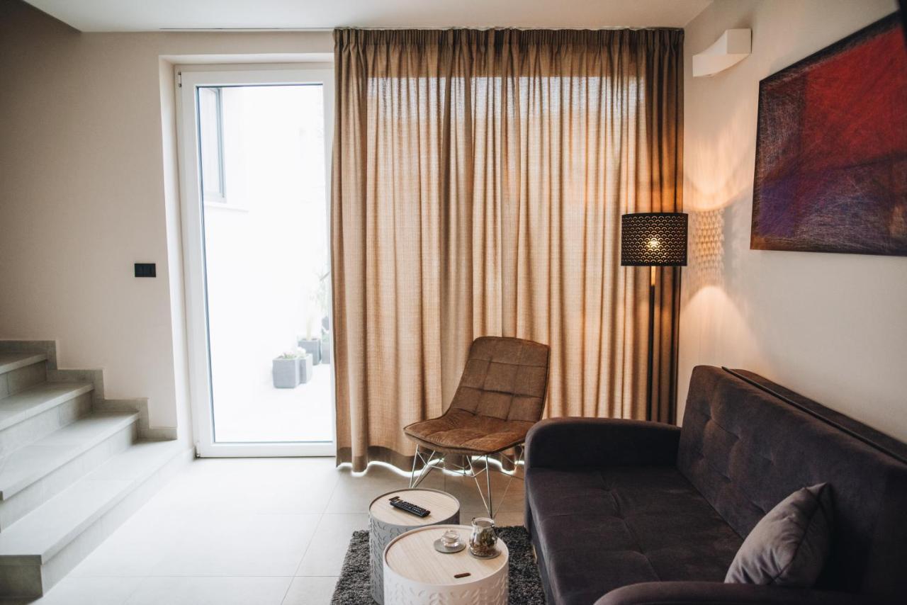 Stay In The Very Heart Of Porec - 50M To The Beach 外观 照片