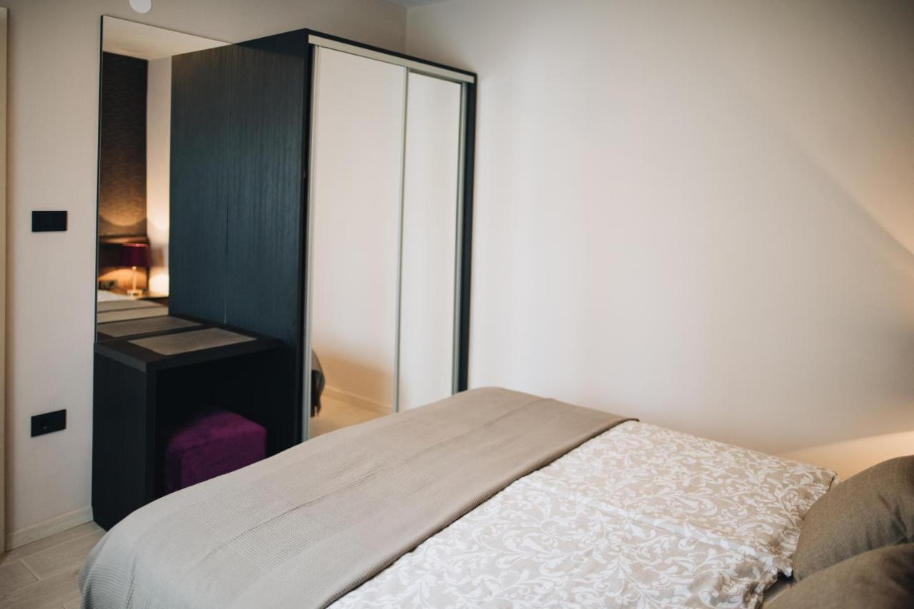 Stay In The Very Heart Of Porec - 50M To The Beach 外观 照片