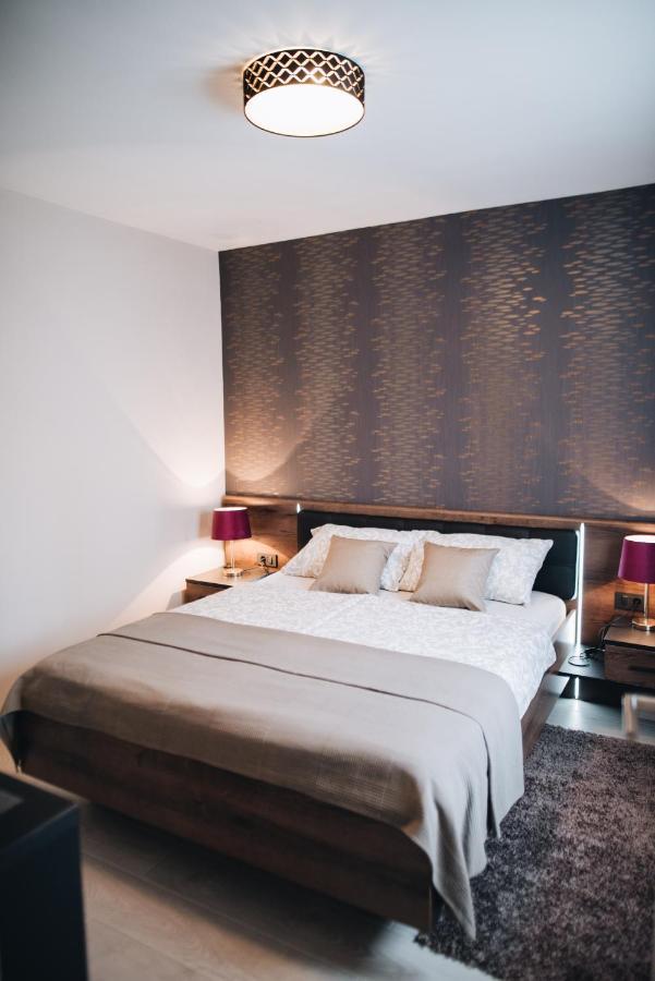 Stay In The Very Heart Of Porec - 50M To The Beach 外观 照片