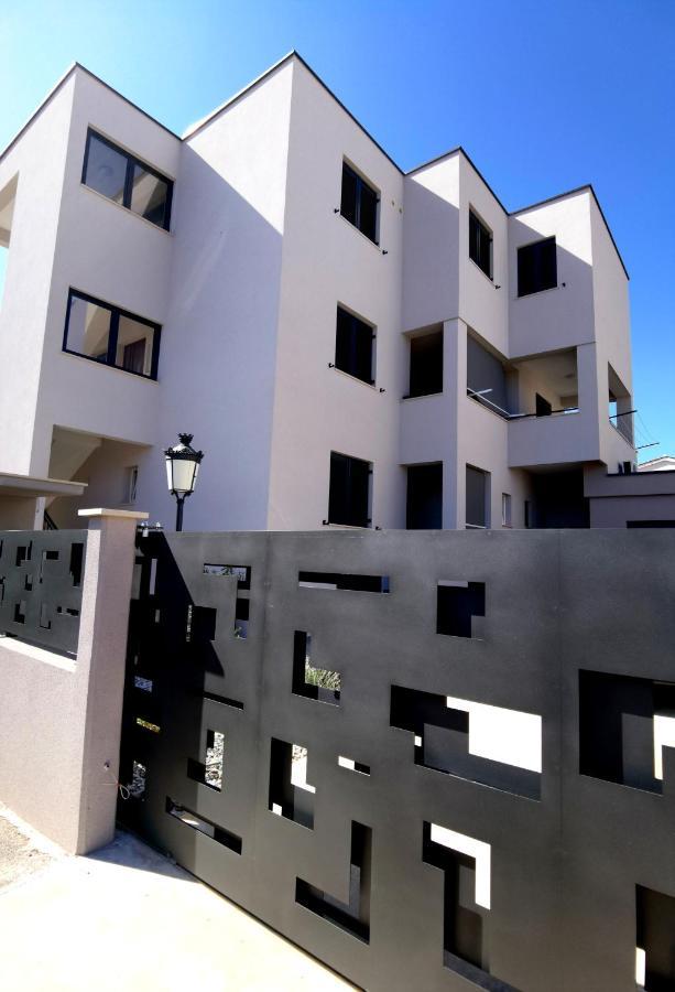 Stay In The Very Heart Of Porec - 50M To The Beach 外观 照片