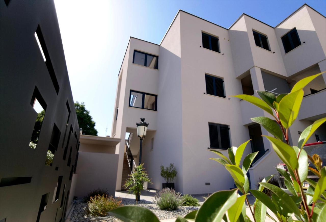 Stay In The Very Heart Of Porec - 50M To The Beach 外观 照片