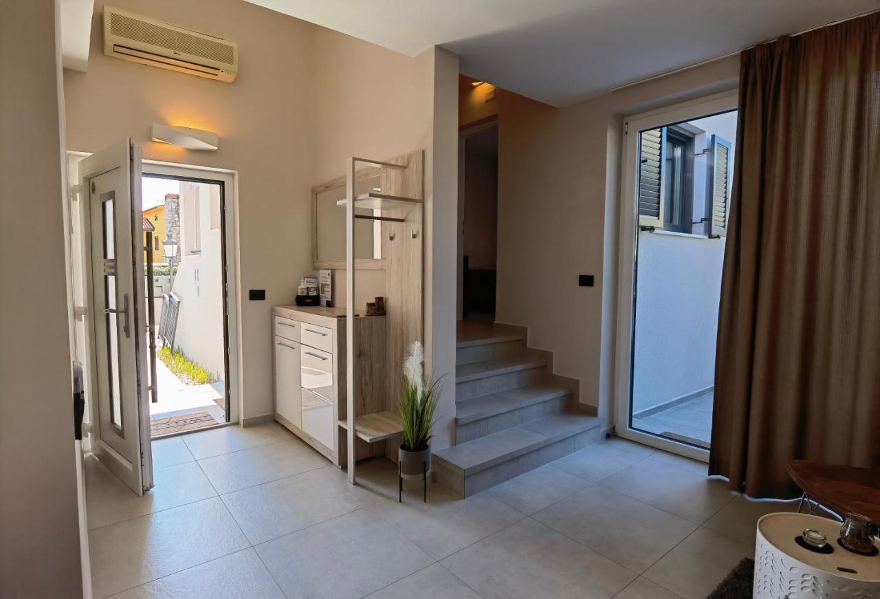 Stay In The Very Heart Of Porec - 50M To The Beach 外观 照片