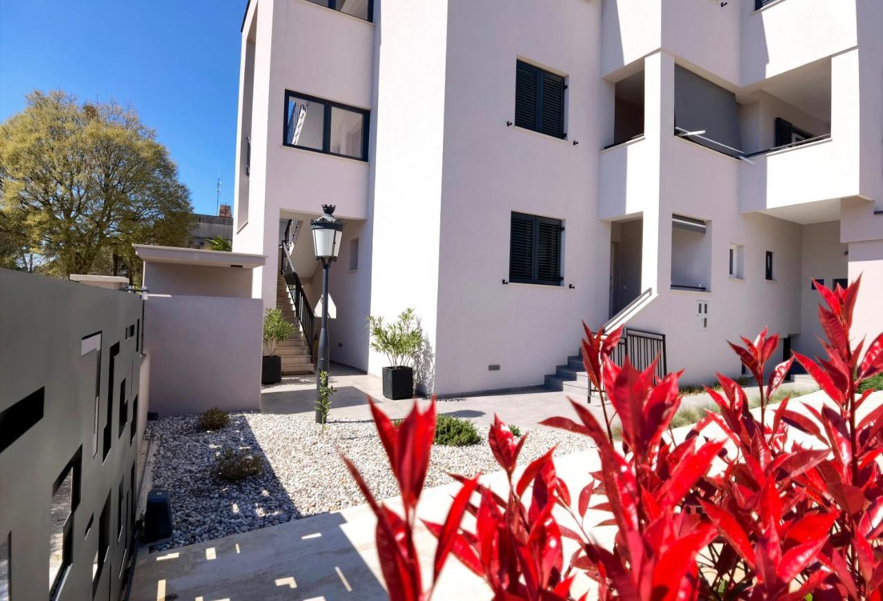 Stay In The Very Heart Of Porec - 50M To The Beach 外观 照片