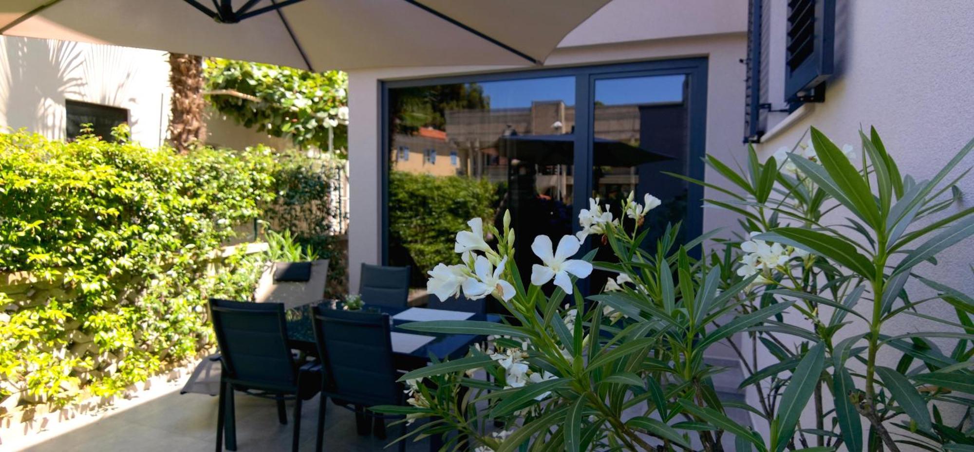 Stay In The Very Heart Of Porec - 50M To The Beach 外观 照片