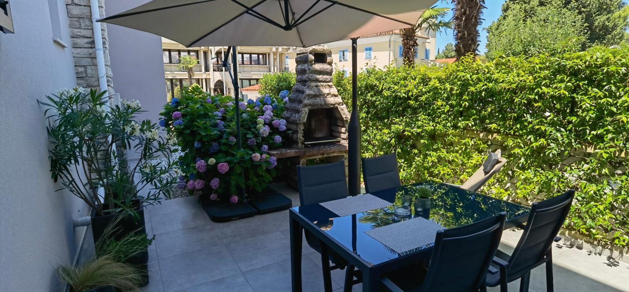 Stay In The Very Heart Of Porec - 50M To The Beach 外观 照片