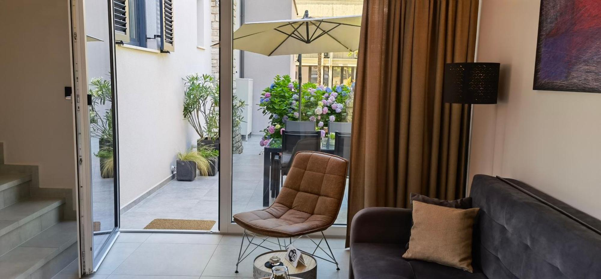 Stay In The Very Heart Of Porec - 50M To The Beach 外观 照片